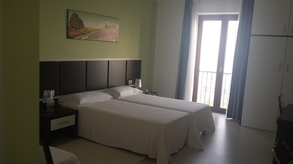 Buddi Hotel Platamona Rum bild